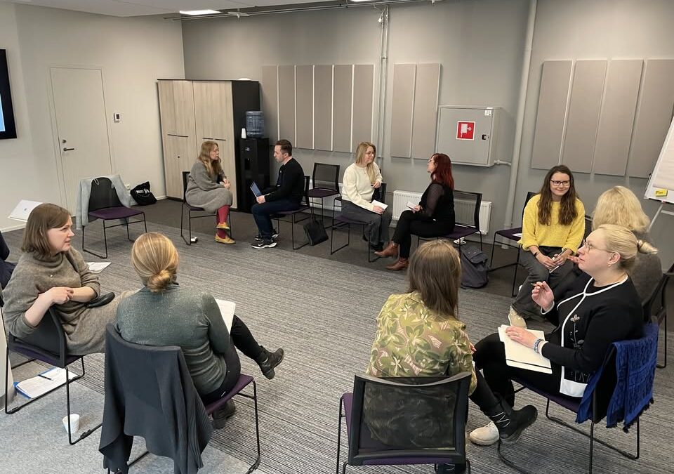 Eesti Koostöö Kogu kutsub dialoogiringi „Kuidas ma hakkama saan?“, arutama turvatunde ja toimetuleku üle